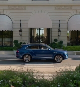 Emily_in_Paris_S02E02_WEBRip_x264-ION10_0309.jpg