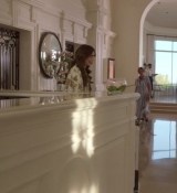 Emily_in_Paris_S02E02_WEBRip_x264-ION10_0313.jpg