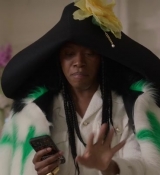 Emily_in_Paris_S02E02_WEBRip_x264-ION10_0323.jpg