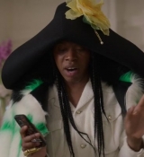 Emily_in_Paris_S02E02_WEBRip_x264-ION10_0324.jpg