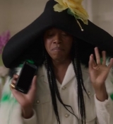 Emily_in_Paris_S02E02_WEBRip_x264-ION10_0325.jpg