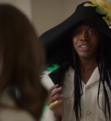 Emily_in_Paris_S02E02_WEBRip_x264-ION10_0353.jpg