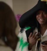 Emily_in_Paris_S02E02_WEBRip_x264-ION10_0354.jpg