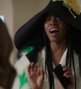 Emily_in_Paris_S02E02_WEBRip_x264-ION10_0361.jpg
