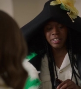 Emily_in_Paris_S02E02_WEBRip_x264-ION10_0369.jpg