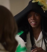Emily_in_Paris_S02E02_WEBRip_x264-ION10_0372.jpg