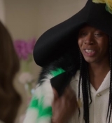 Emily_in_Paris_S02E02_WEBRip_x264-ION10_0379.jpg