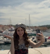 Emily_in_Paris_S02E02_WEBRip_x264-ION10_0473.jpg