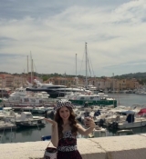 Emily_in_Paris_S02E02_WEBRip_x264-ION10_0475.jpg
