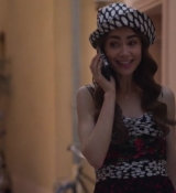 Emily_in_Paris_S02E02_WEBRip_x264-ION10_0584.jpg