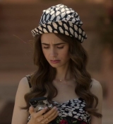 Emily_in_Paris_S02E02_WEBRip_x264-ION10_0612.jpg