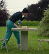 Emily_in_Paris_S02E02_WEBRip_x264-ION10_0677.jpg