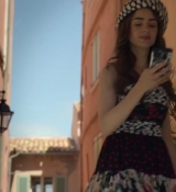 Emily_in_Paris_S02E02_WEBRip_x264-ION10_0703.jpg