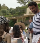 Emily_in_Paris_S02E02_WEBRip_x264-ION10_0729.jpg
