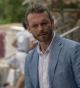Emily_in_Paris_S02E02_WEBRip_x264-ION10_0774.jpg