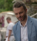 Emily_in_Paris_S02E02_WEBRip_x264-ION10_0795.jpg