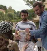 Emily_in_Paris_S02E02_WEBRip_x264-ION10_0829.jpg