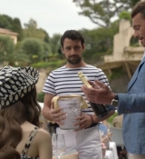Emily_in_Paris_S02E02_WEBRip_x264-ION10_0836.jpg
