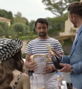 Emily_in_Paris_S02E02_WEBRip_x264-ION10_0838.jpg
