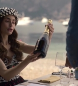 Emily_in_Paris_S02E02_WEBRip_x264-ION10_0844.jpg