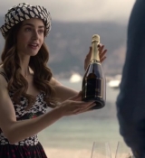 Emily_in_Paris_S02E02_WEBRip_x264-ION10_0846.jpg
