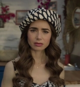 Emily_in_Paris_S02E02_WEBRip_x264-ION10_0910.jpg