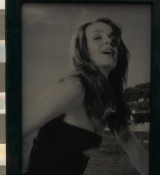 Emily_in_Paris_S02E02_WEBRip_x264-ION10_0924.jpg