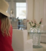Emily_in_Paris_S02E02_WEBRip_x264-ION10_0954.jpg