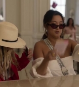 Emily_in_Paris_S02E02_WEBRip_x264-ION10_0964.jpg