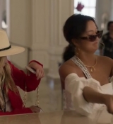 Emily_in_Paris_S02E02_WEBRip_x264-ION10_0966.jpg