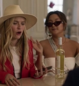 Emily_in_Paris_S02E02_WEBRip_x264-ION10_0977.jpg