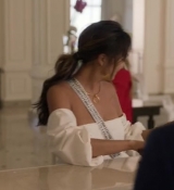 Emily_in_Paris_S02E02_WEBRip_x264-ION10_0987.jpg