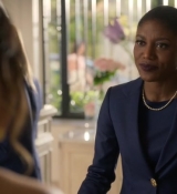 Emily_in_Paris_S02E02_WEBRip_x264-ION10_1005.jpg