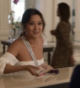 Emily_in_Paris_S02E02_WEBRip_x264-ION10_1009.jpg