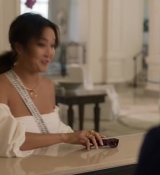 Emily_in_Paris_S02E02_WEBRip_x264-ION10_1013.jpg