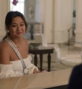 Emily_in_Paris_S02E02_WEBRip_x264-ION10_1018.jpg