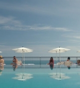 Emily_in_Paris_S02E02_WEBRip_x264-ION10_1029.jpg