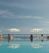 Emily_in_Paris_S02E02_WEBRip_x264-ION10_1030.jpg