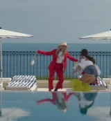 Emily_in_Paris_S02E02_WEBRip_x264-ION10_1037.jpg