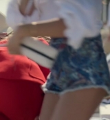 Emily_in_Paris_S02E02_WEBRip_x264-ION10_1040.jpg