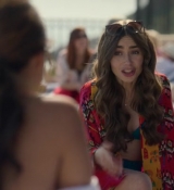 Emily_in_Paris_S02E02_WEBRip_x264-ION10_1081.jpg