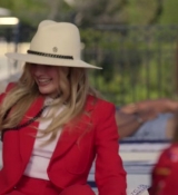 Emily_in_Paris_S02E02_WEBRip_x264-ION10_1123.jpg