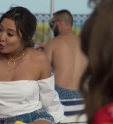 Emily_in_Paris_S02E02_WEBRip_x264-ION10_1147.jpg