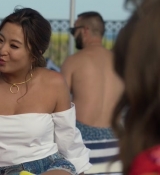 Emily_in_Paris_S02E02_WEBRip_x264-ION10_1148.jpg