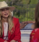 Emily_in_Paris_S02E02_WEBRip_x264-ION10_1181.jpg