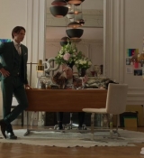 Emily_in_Paris_S02E02_WEBRip_x264-ION10_1215.jpg