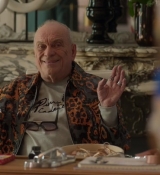 Emily_in_Paris_S02E02_WEBRip_x264-ION10_1223.jpg
