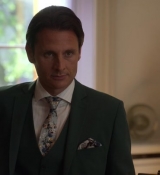 Emily_in_Paris_S02E02_WEBRip_x264-ION10_1235.jpg