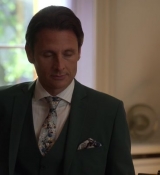 Emily_in_Paris_S02E02_WEBRip_x264-ION10_1236.jpg