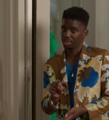 Emily_in_Paris_S02E02_WEBRip_x264-ION10_1276.jpg